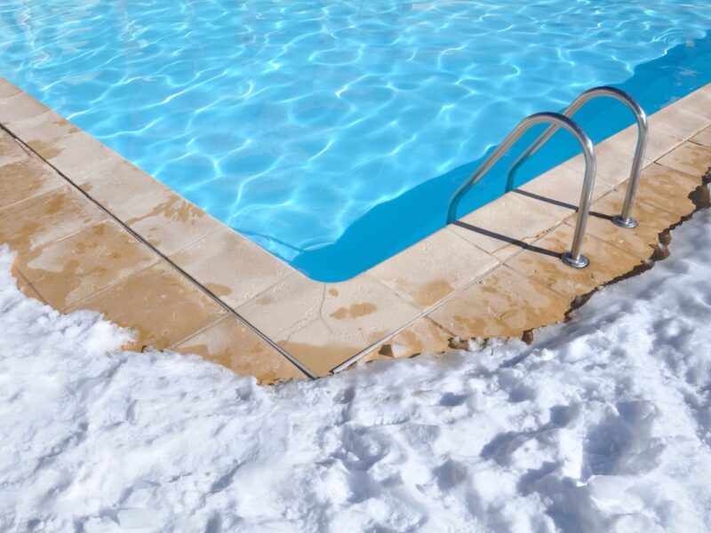 ¿HAY QUE CUBRIR LA PISCINA EN INVIERNO?